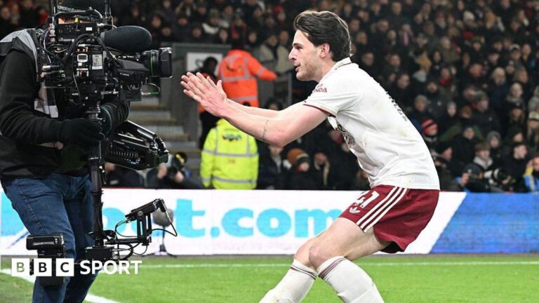 Declan Rice: Arsenal midfielder ‘stretches himself to limit’ before another ‘masterclass’ Declan Rice celebrates an Arsenal goal by running to a camera
