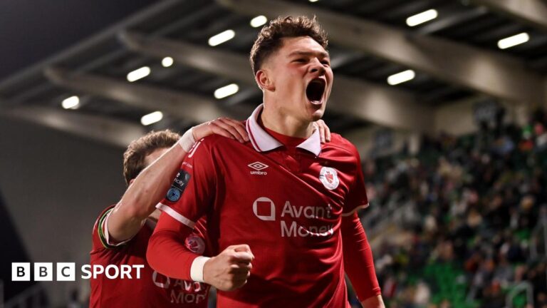 Hibs transfers: Owen Elding joins from Sligo Rovers Owen Elding celebrates scoring for Sligo Rovers
