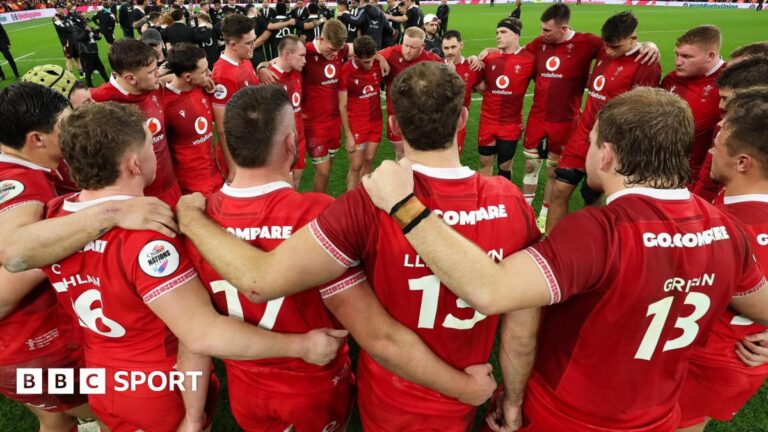 Steve Tandy: Wales rugby uncertainty will not hit Six Nations campaign Wales in a huddle after their Principality Stadium defeat by New Zealand