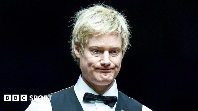 World Grand Prix: Neil Robertson out as Ronnie O’Sullivan progresses Neil Robertson in action at the World Grand Prix in Hong Kong