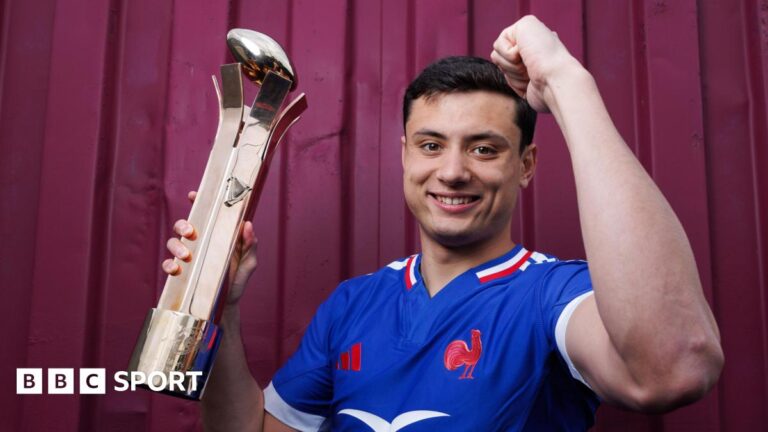 Six Nations: France star Louis Bielle-Biarrey wins 2026 Player of Championship award Louis Bielle-Biarrey with the player of the championship trophy