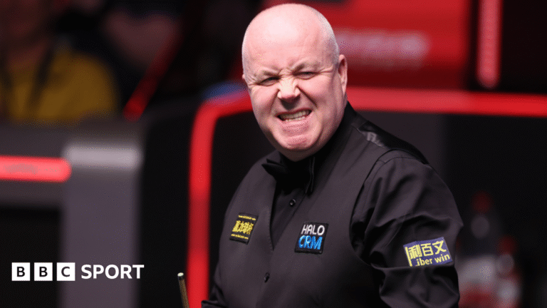 World Championship 2026: John Higgins battles back to level semi-final with Shaun Murphy John Higgins grimaces