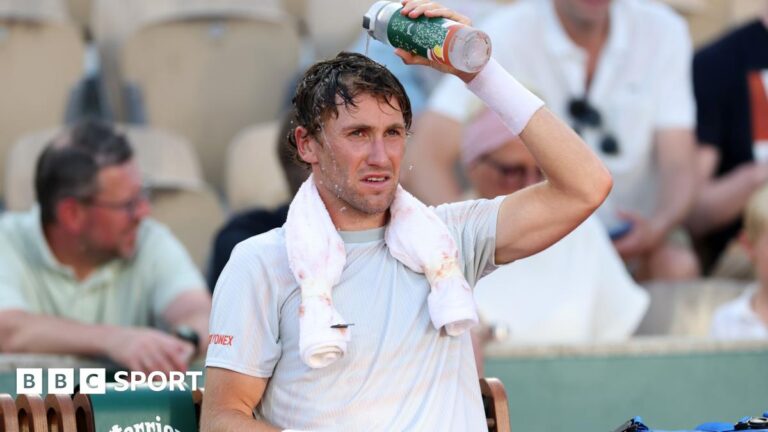 French Open 2026 results: Casper Ruud overcomes struggles with Paris heat to reach second round Casper Ruud pours water over his head during a change of ends