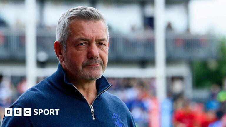 Daryl Powell: Wakefield Trinity boss says captain’s challenge must be abolished Daryl Powell looks on before Wakefield Trinity's Super League game against Hull KR