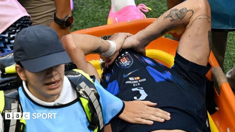 Manuel Ugarte: Manchester United waiting on injury update Manuel Ugarte