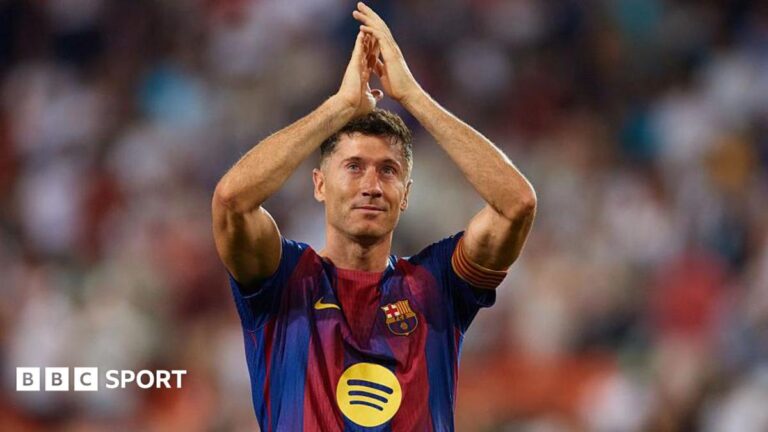 Robert Lewandowski: Polish striker set for MLS transfer move with Chicago Fire Robert Lewandowski applauds the Barcelona crowd at the end of his last game