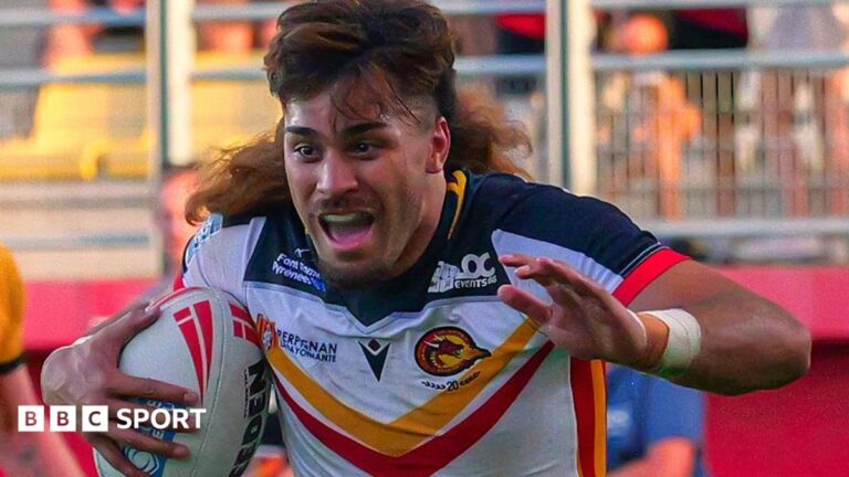 Solomona Faataape in action for Catalans Dragons against Castleford