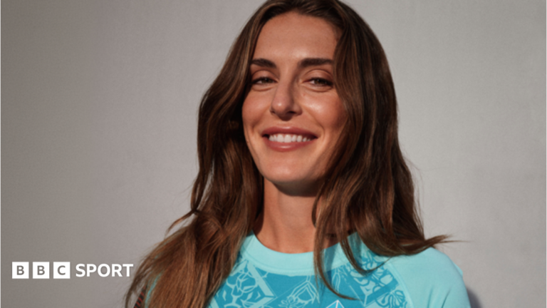 Alexia Putellas: London City Lionesses sign Spain midfielder on free transfer Alexia Putellas smiles