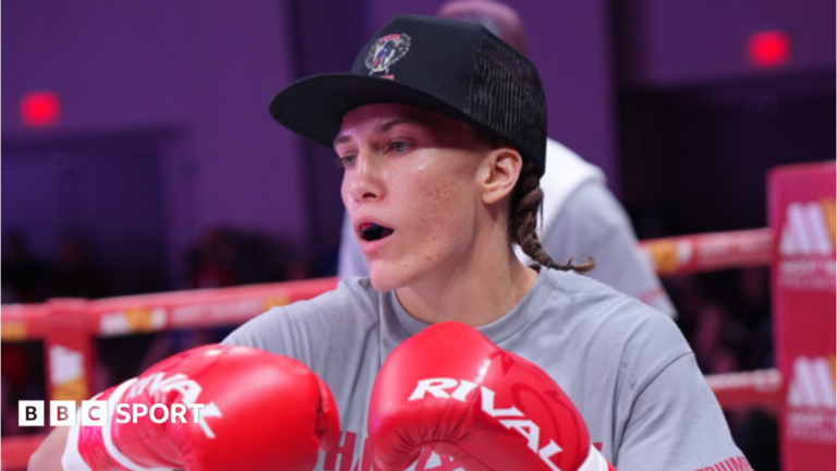 American boxer Hannah Rapp, 26, dies after being hit by car while cycling Boxer Hannah Rapp warming up in the ring before a fight