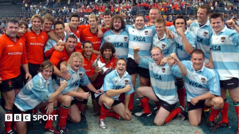 Nations Championship: Wales history of touring Argentina Wales players, some in red Wales shirts and some in blue and white Argentina jerseys, pose together on the pitch on the 2004 tour of Argentina.