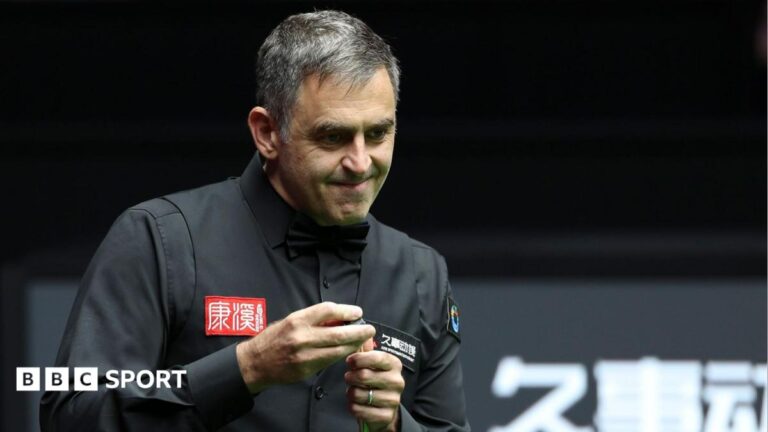 Ronnie O’Sullivan knocked out of Shanghai Masters by Kyren Wilson Ronnie O'Sullivan chalks his cue