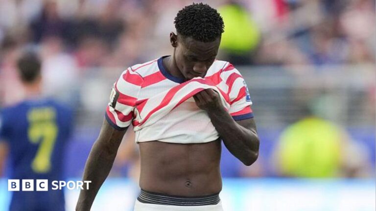 World Cup 2026: USA march on but will Folarin Balogun red card prove costly? Folarin Balogun covers his face with his shirt after being sent off