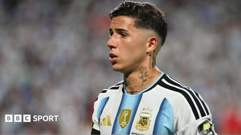 Xabi Alonso: New Chelsea manager wants to keep Enzo Fernandez Enzo Fernandez while playing for Argentina