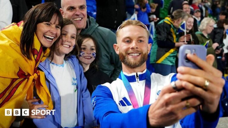 Commonwealth Games 2026: Selfies, signatures & social media – how Josh Kerr embraced Glasgow Games Josh Kerr