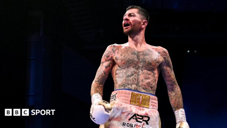 Mark Chamberlain vs Pierce O’Leary: Briton beats Irishman to take IBO light-welterweight belt Mark Chamberlain celebrates after beating Pierce O'Leary in Dublin