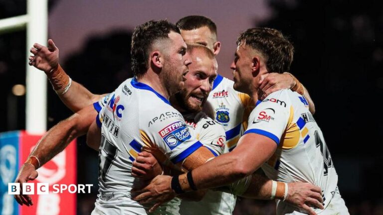 Super League: Wakefield Trinity 22-24 Leeds Rhinos – leaders fight back for late win Leeds Rhinos players in white shirts celebrate a try