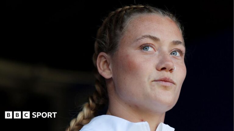 Red Roses: England’s Delaney Burns on key opportunity to progress international career Delaney Burns (centre) lines up for England alongside Maud Muir (left) and Marlie Packer (right)
