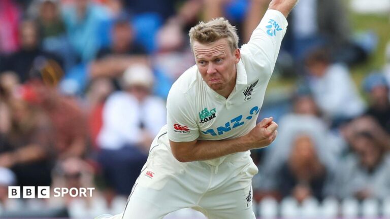 Scott Kuggeleijn: Hampshire make U-turn over New Zealand all-rounder Scott Kuggeleijn bowls while representing New Zealand