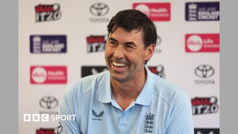 Stephen Fleming: New England coach arrives with desire to ‘beat the Aussies’ Stephen Fleming, left, and Brendon McCullum, right, appeal for Jason Gillespie's wicket in 2005