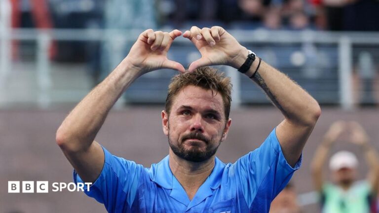 US Open 2026: Stan Wawrinka receives emotional send-off after final Grand Slam match before retiring Stan Wawrinka gives a heart sign to the US Open crowd