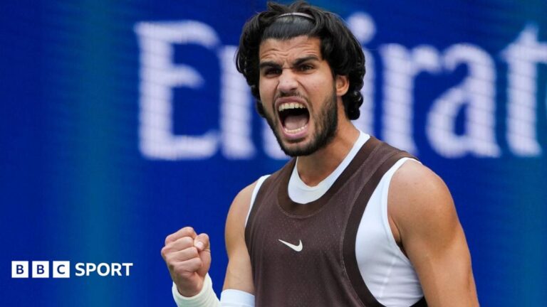 US Open 2026 results: Carlos Alcaraz beats Wu Yibing to reach fourth round, Daniil Medvedev through Carlos Alcaraz celebrates after winning his third-round match at the US Open