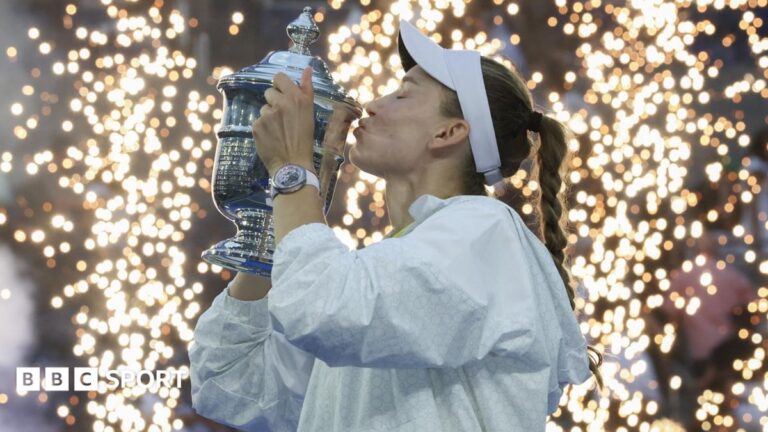 Elena Rybakina lifts the US Open trophy with Aryna Sabalenka looking on