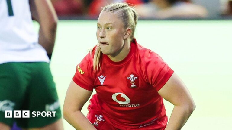 Seren Lockwood in action against South Africa