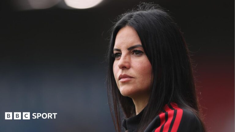 Women’s Super League: Two games, two defeats – are Eva Olid’s Manchester United in trouble? Manchester United manager Eva Olid looks on during the Women's Super League against Chelsea