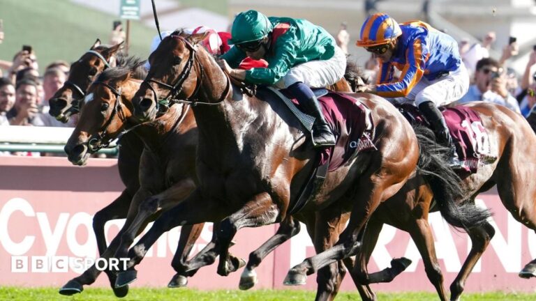 Prix de l’Arc de Triomphe: Daryz claims rare back-to-back success Daryz wins the Prix de l'Arc de Triomphe for a second time